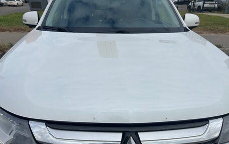 Mitsubishi Outlander III рестайлинг 3, 2018 год, 1 990 000 рублей, 16 фотография