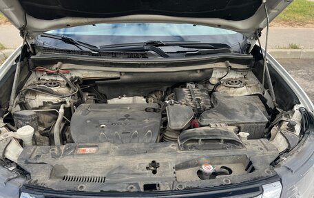 Mitsubishi Outlander III рестайлинг 3, 2018 год, 1 990 000 рублей, 13 фотография