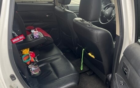 Mitsubishi Outlander III рестайлинг 3, 2018 год, 1 990 000 рублей, 8 фотография