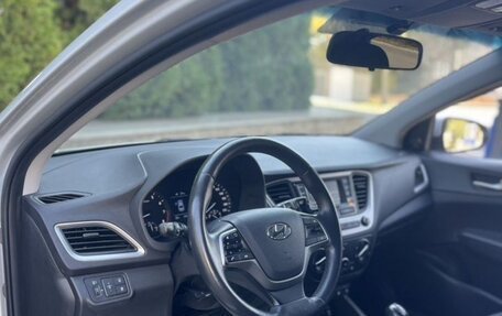 Hyundai Solaris II рестайлинг, 2017 год, 1 185 000 рублей, 4 фотография