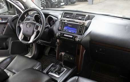 Toyota Land Cruiser Prado 150 рестайлинг 2, 2015 год, 4 298 000 рублей, 11 фотография