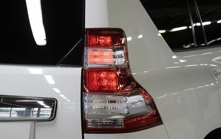 Toyota Land Cruiser Prado 150 рестайлинг 2, 2015 год, 4 298 000 рублей, 23 фотография