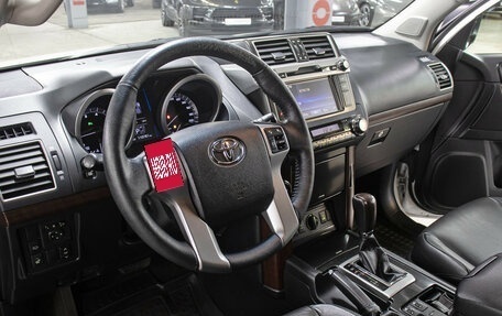 Toyota Land Cruiser Prado 150 рестайлинг 2, 2015 год, 4 298 000 рублей, 16 фотография