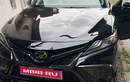 Toyota Camry, 2021 год, 3 350 000 рублей, 1 фотография