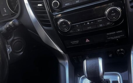 Mitsubishi Pajero Sport III рестайлинг, 2020 год, 3 300 000 рублей, 13 фотография