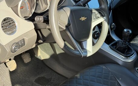 Chevrolet Cruze II, 2010 год, 590 000 рублей, 12 фотография