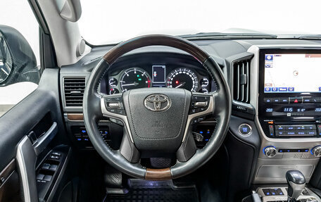 Toyota Land Cruiser 200, 2016 год, 7 345 000 рублей, 23 фотография