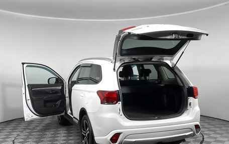 Mitsubishi Outlander III рестайлинг 3, 2015 год, 1 609 000 рублей, 10 фотография