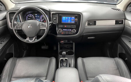 Mitsubishi Outlander III рестайлинг 3, 2015 год, 1 609 000 рублей, 15 фотография