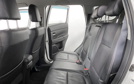 Mitsubishi Outlander III рестайлинг 3, 2015 год, 1 609 000 рублей, 12 фотография