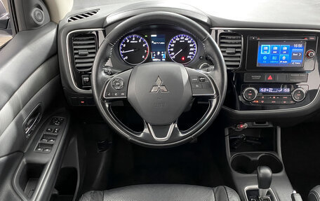 Mitsubishi Outlander III рестайлинг 3, 2015 год, 1 609 000 рублей, 16 фотография