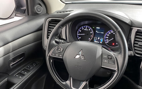 Mitsubishi Outlander III рестайлинг 3, 2015 год, 1 609 000 рублей, 18 фотография