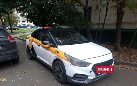 Hyundai Solaris II рестайлинг, 2017 год, 580 000 рублей, 4 фотография