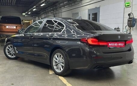 BMW 5 серия, 2021 год, 3 350 000 рублей, 2 фотография
