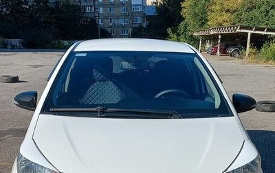 Toyota Yaris III рестайлинг, 2012 год, 800 000 рублей, 1 фотография