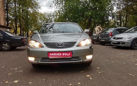 Toyota Camry V40, 2004 год, 800 000 рублей, 1 фотография
