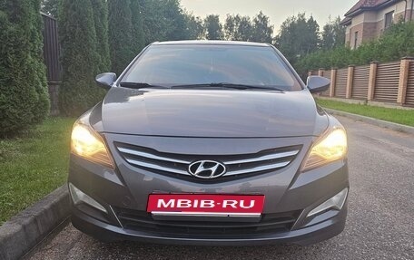 Hyundai Solaris II рестайлинг, 2015 год, 950 000 рублей, 1 фотография