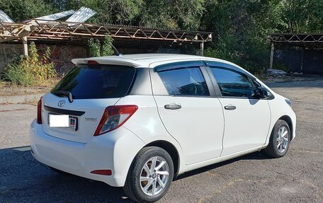 Toyota Yaris III рестайлинг, 2012 год, 800 000 рублей, 2 фотография