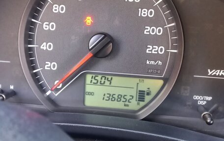 Toyota Yaris III рестайлинг, 2012 год, 800 000 рублей, 6 фотография