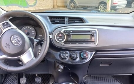 Toyota Yaris III рестайлинг, 2012 год, 800 000 рублей, 5 фотография