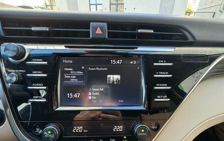 Toyota Camry, 2018 год, 2 200 000 рублей, 4 фотография