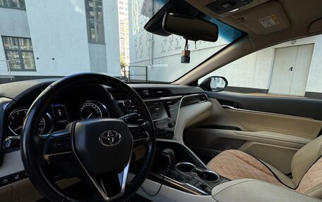 Toyota Camry, 2018 год, 2 200 000 рублей, 6 фотография