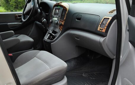 Hyundai H-1 II рестайлинг, 2010 год, 1 720 000 рублей, 10 фотография