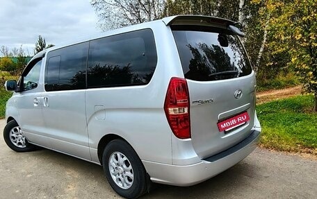 Hyundai H-1 II рестайлинг, 2010 год, 1 720 000 рублей, 2 фотография