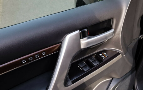 Toyota Land Cruiser 200, 2018 год, 6 349 898 рублей, 31 фотография