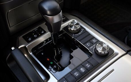 Toyota Land Cruiser 200, 2018 год, 6 349 898 рублей, 28 фотография