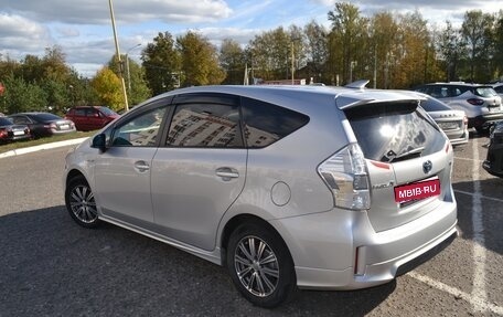 Toyota Prius Alpha I (ZVW40/41), 2013 год, 1 300 000 рублей, 1 фотография