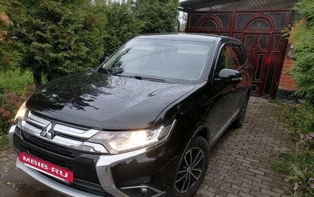 Mitsubishi Outlander III рестайлинг 3, 2018 год, 2 199 000 рублей, 2 фотография