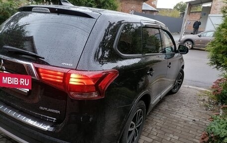 Mitsubishi Outlander III рестайлинг 3, 2018 год, 2 199 000 рублей, 5 фотография