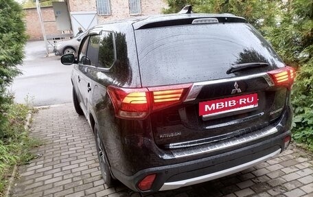 Mitsubishi Outlander III рестайлинг 3, 2018 год, 2 199 000 рублей, 6 фотография