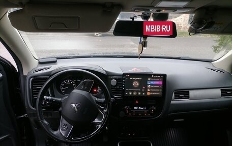 Mitsubishi Outlander III рестайлинг 3, 2018 год, 2 199 000 рублей, 7 фотография