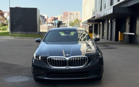 BMW 5 серия, 2024 год, 7 899 999 рублей, 2 фотография