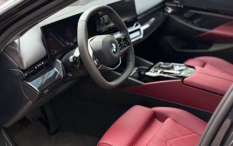BMW 5 серия, 2024 год, 7 899 999 рублей, 9 фотография