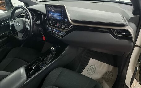 Toyota C-HR I рестайлинг, 2018 год, 2 099 000 рублей, 12 фотография
