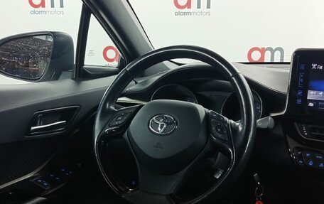 Toyota C-HR I рестайлинг, 2018 год, 2 099 000 рублей, 13 фотография