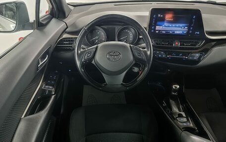 Toyota C-HR I рестайлинг, 2018 год, 2 099 000 рублей, 11 фотография