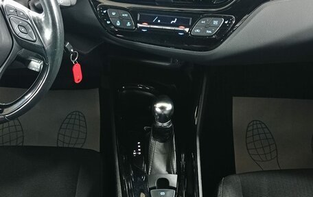 Toyota C-HR I рестайлинг, 2018 год, 2 099 000 рублей, 17 фотография