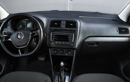 Volkswagen Polo VI (EU Market), 2015 год, 998 000 рублей, 15 фотография