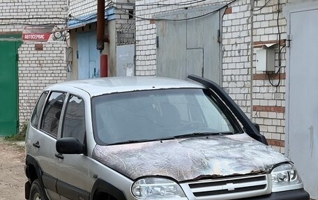 Chevrolet Niva I рестайлинг, 2005 год, 155 000 рублей, 2 фотография