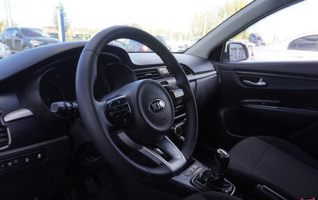KIA Rio IV, 2017 год, 895 000 рублей, 10 фотография