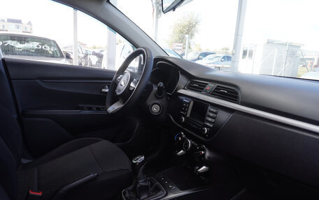 KIA Rio IV, 2017 год, 895 000 рублей, 20 фотография