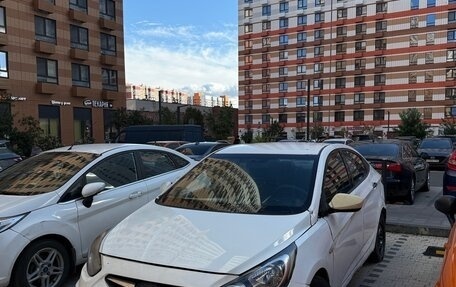 Hyundai Solaris II рестайлинг, 2013 год, 325 000 рублей, 1 фотография