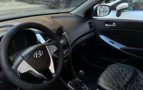 Hyundai Solaris II рестайлинг, 2013 год, 325 000 рублей, 6 фотография