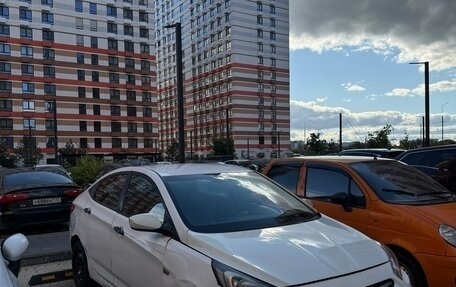Hyundai Solaris II рестайлинг, 2013 год, 325 000 рублей, 2 фотография