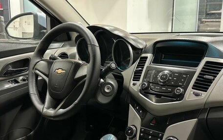 Chevrolet Cruze II, 2010 год, 749 900 рублей, 5 фотография