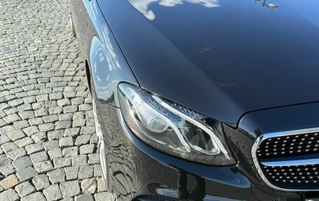 Mercedes-Benz E-Класс, 2018 год, 3 300 000 рублей, 13 фотография